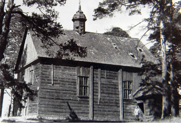 Drewniany kościół w Żegarach przez spłonięciem w roku 1982, fot. NN, pochodzenie: